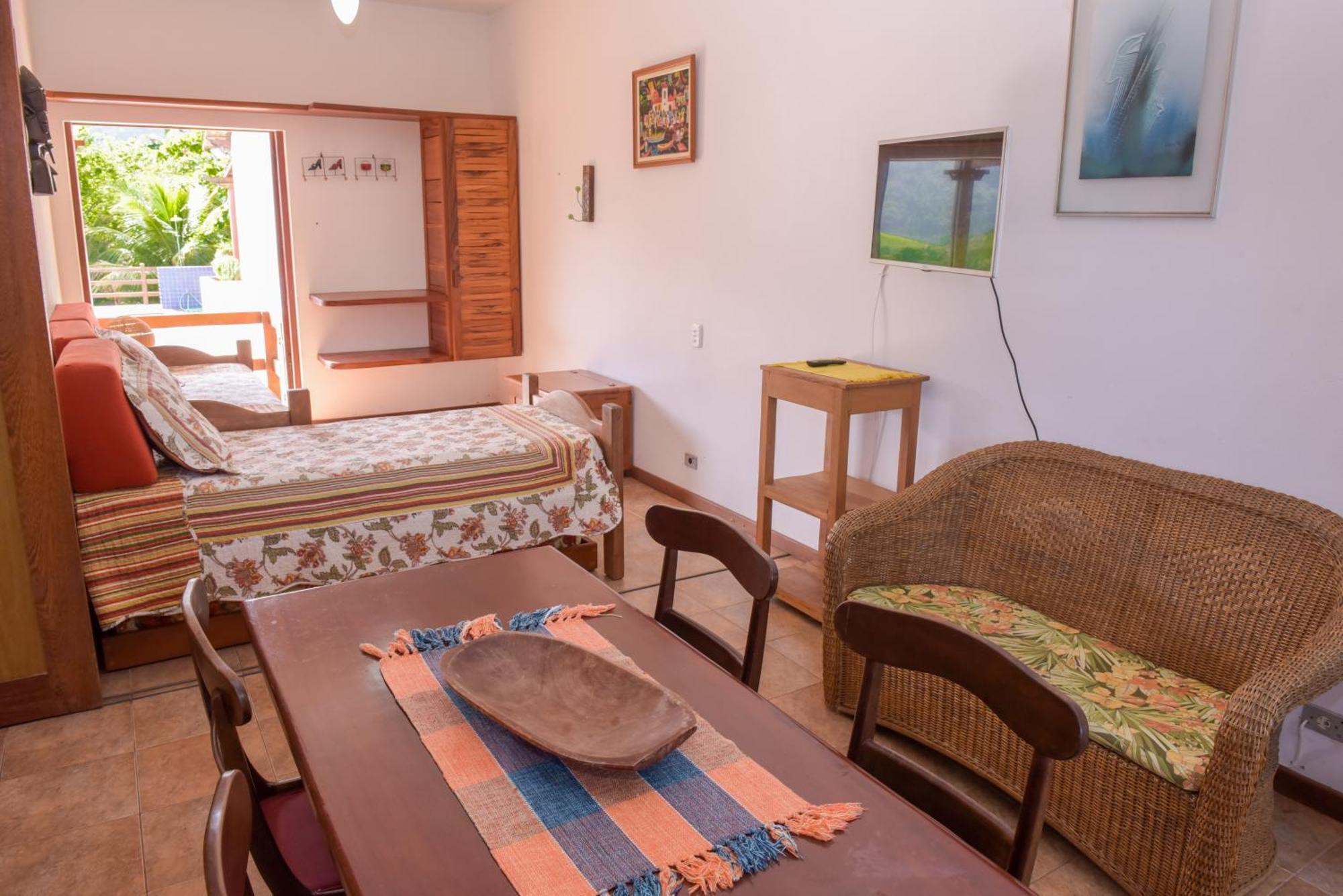 Sitio Cad Em Ilhabela: Family Retreat With Heated Pool And Pet-friendly Amenities