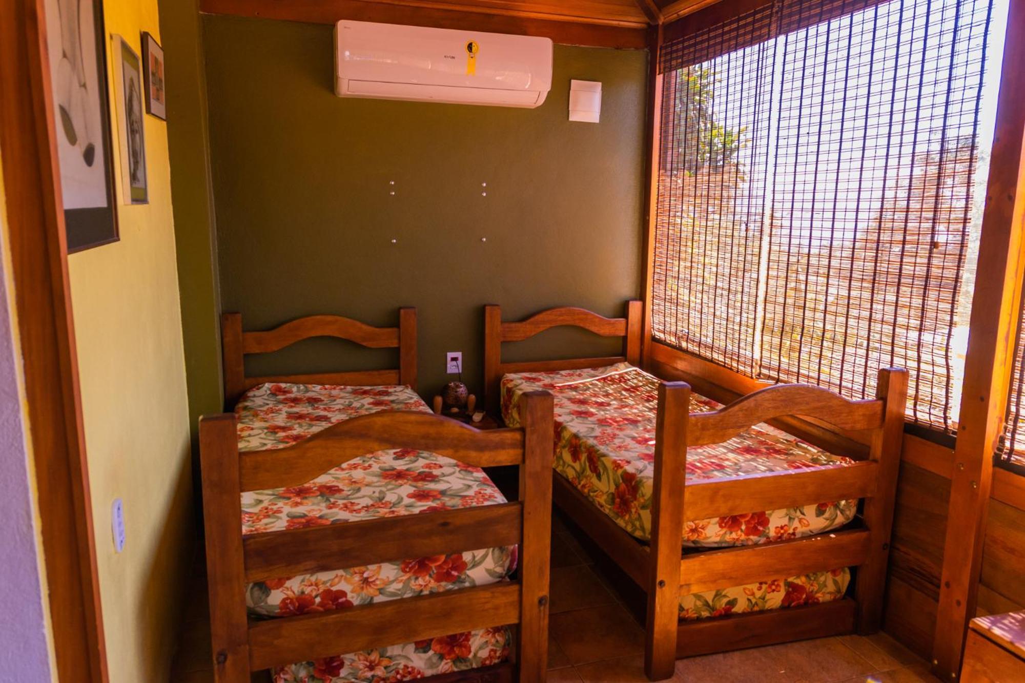 Sitio Cad Em Ilhabela: Family Retreat With Heated Pool And Pet-friendly Amenities